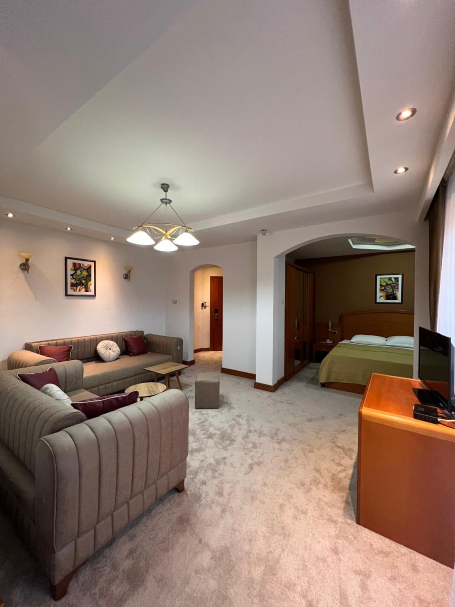 Hotel Princi I Arberit Pristina Buitenkant foto