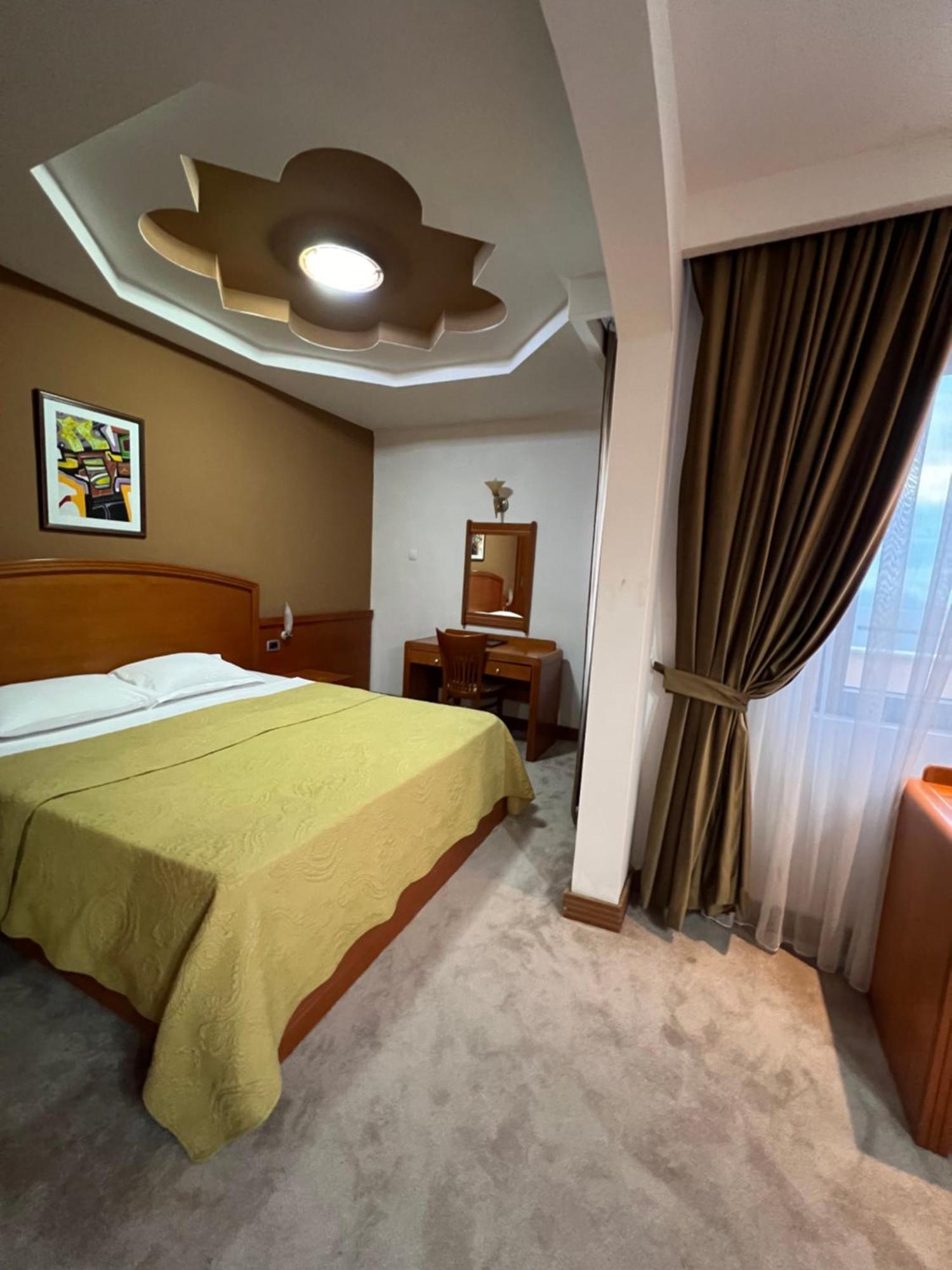Hotel Princi I Arberit Pristina Buitenkant foto