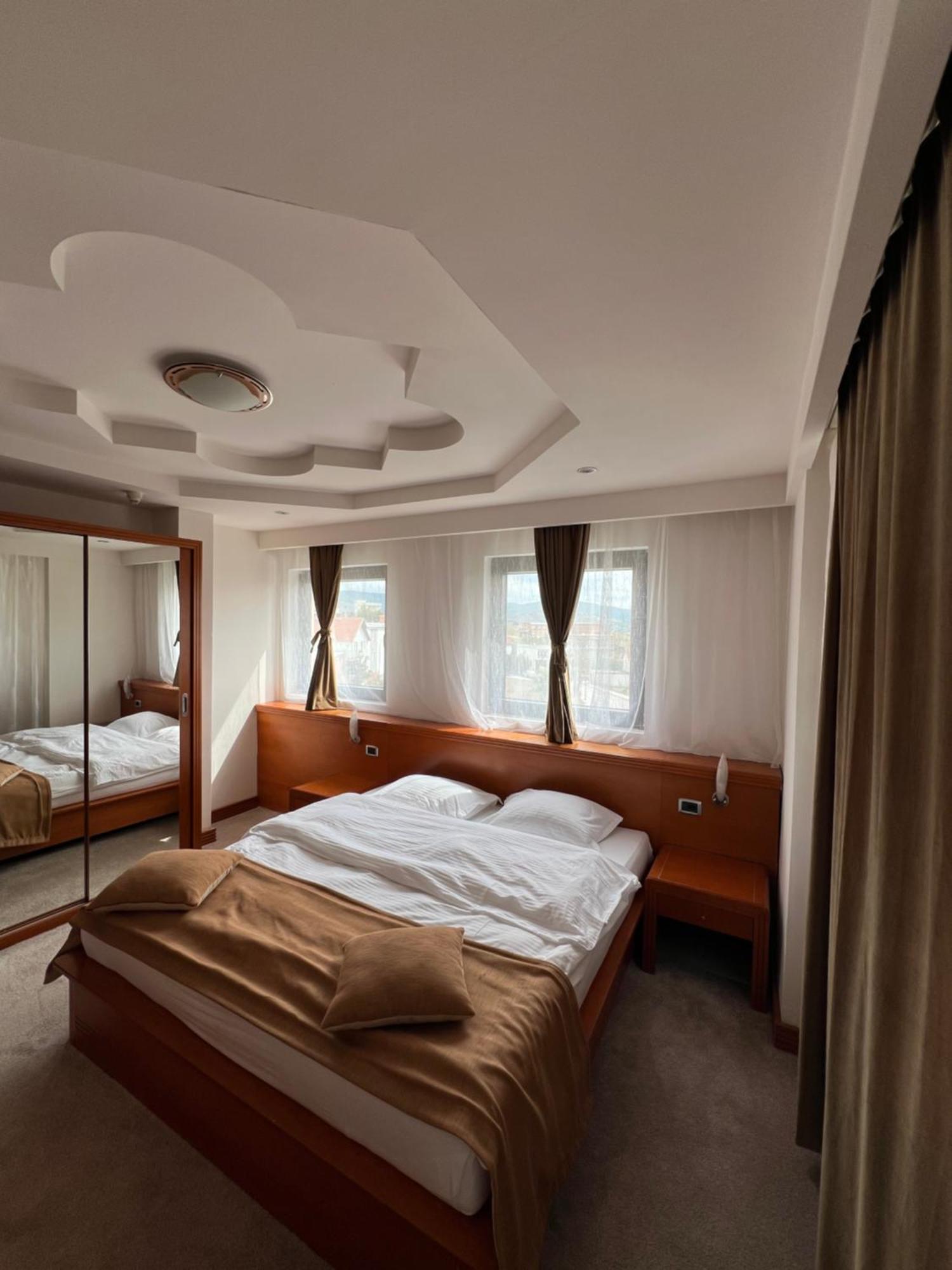 Hotel Princi I Arberit Pristina Buitenkant foto